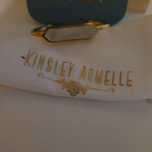 Kinsley Armelle -cuff gold and stone in white
